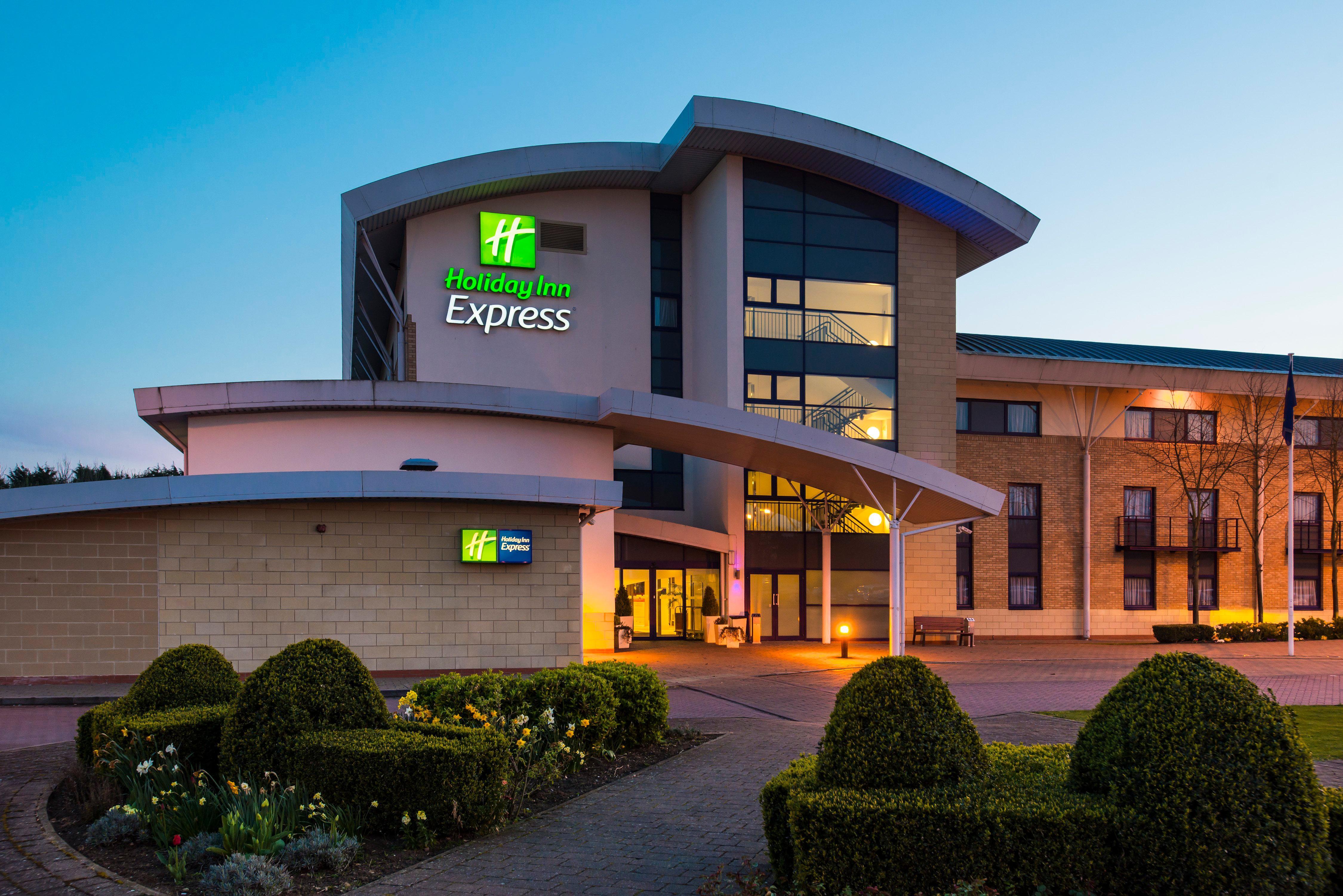 Holiday Inn Express Northampton - South By Ihg Exteriér fotografie