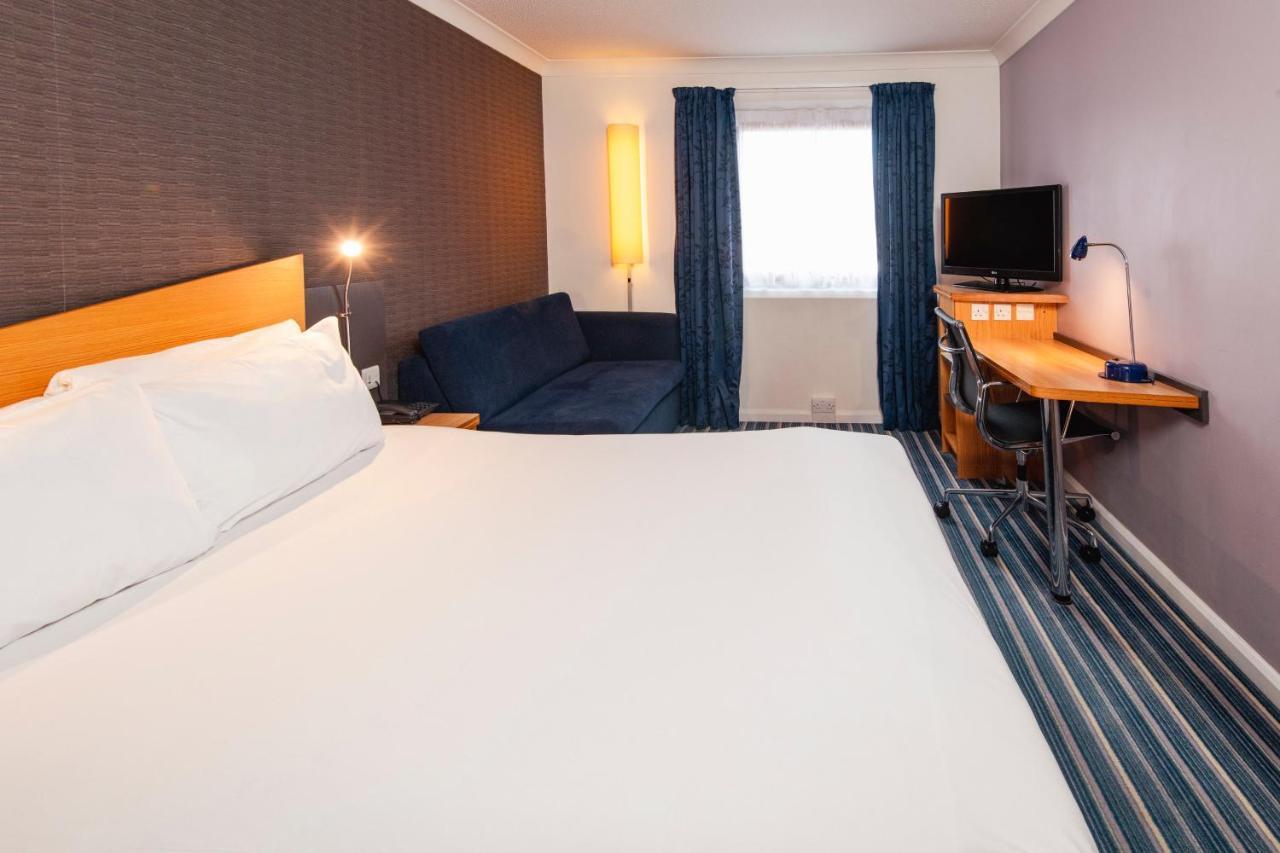 Holiday Inn Express Northampton - South By Ihg Exteriér fotografie