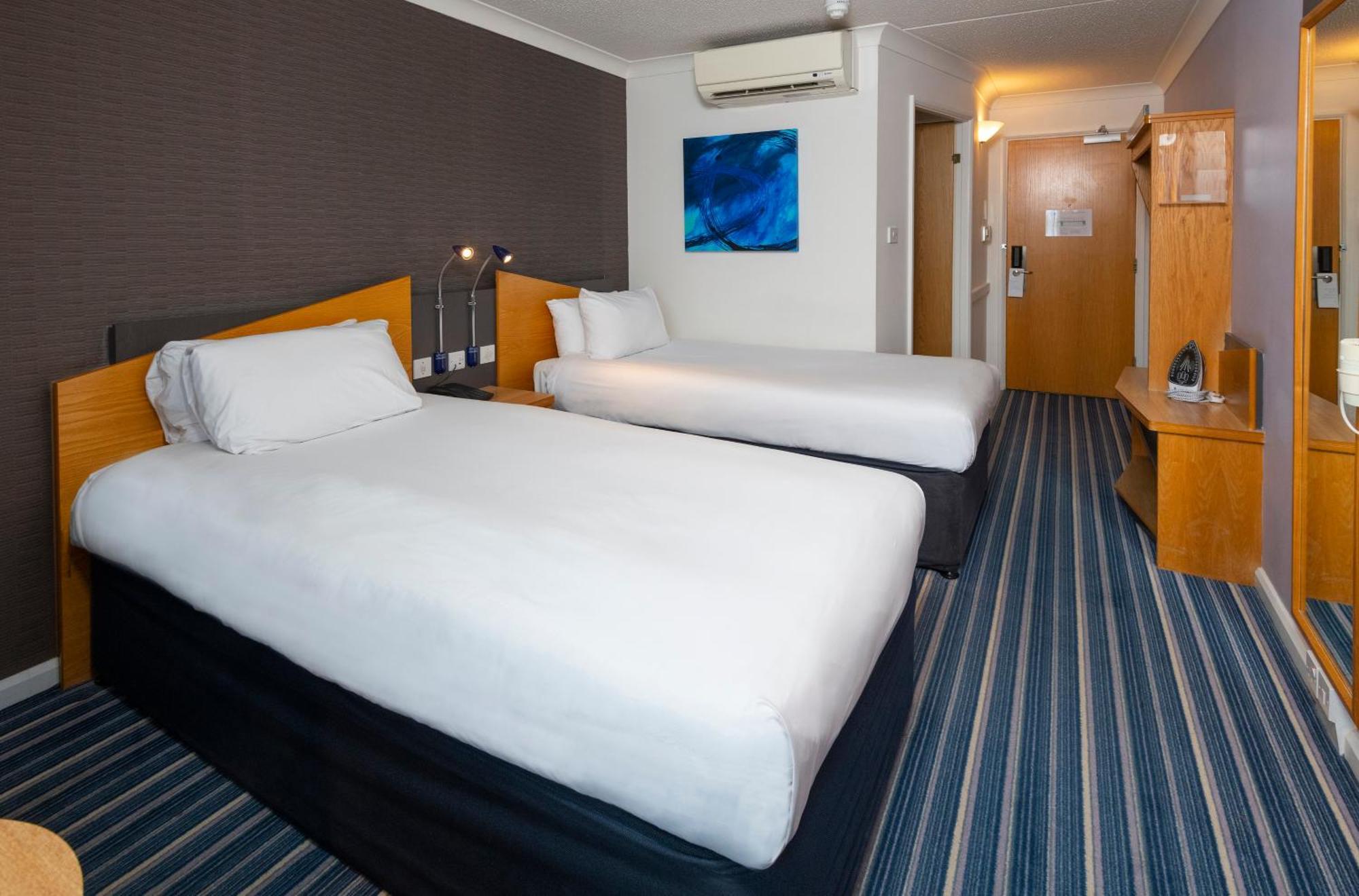 Holiday Inn Express Northampton - South By Ihg Exteriér fotografie
