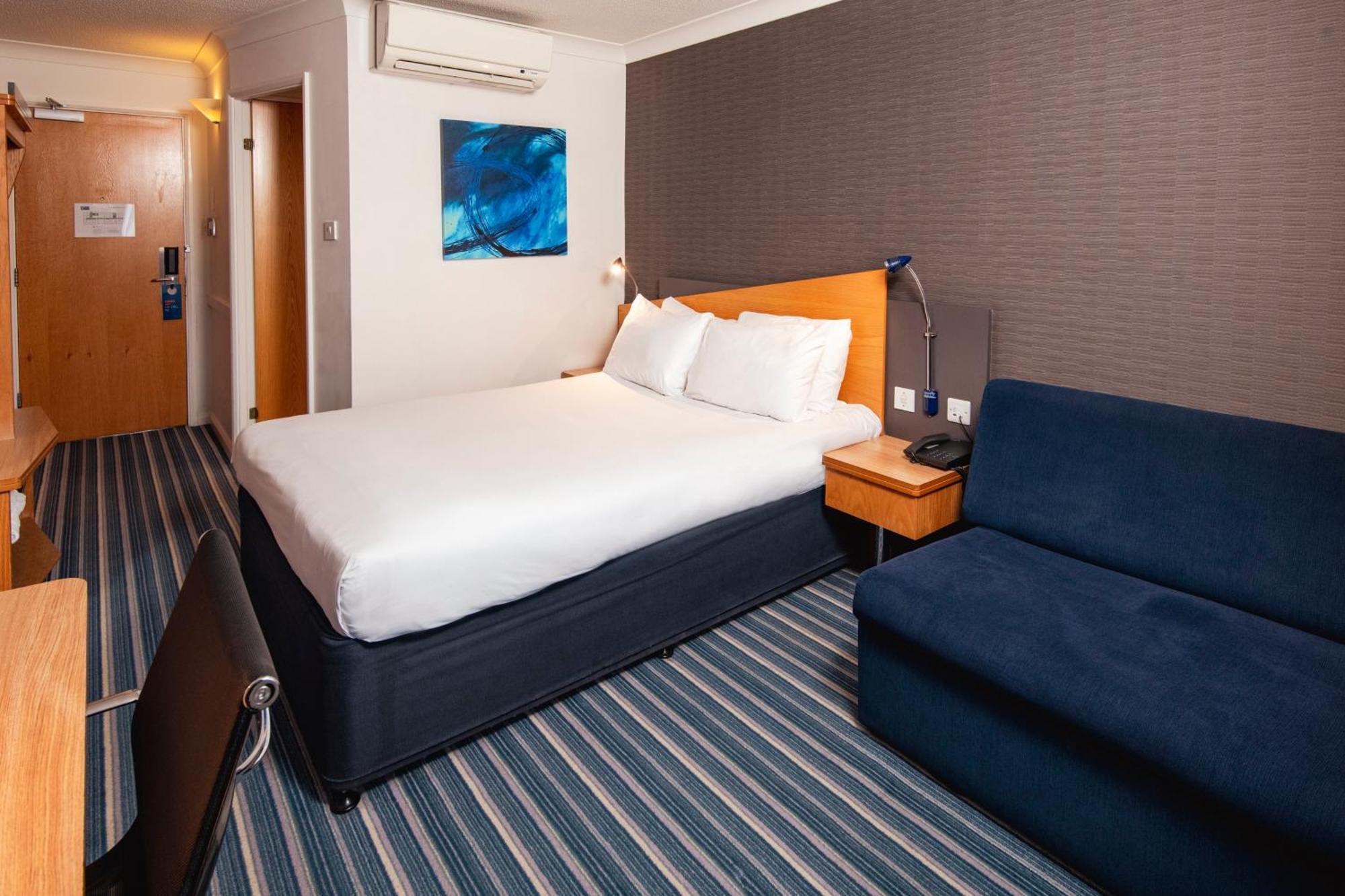 Holiday Inn Express Northampton - South By Ihg Exteriér fotografie