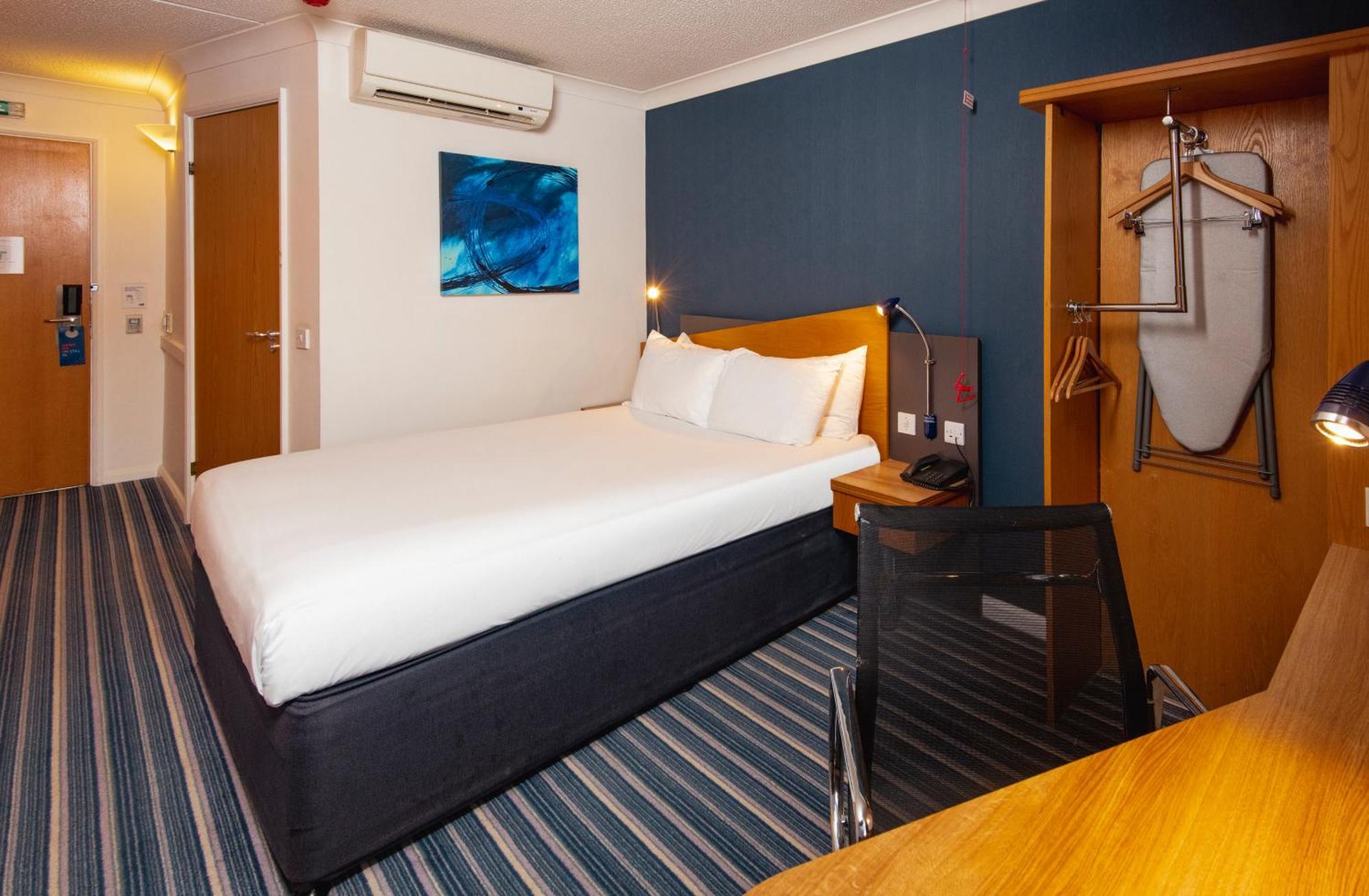 Holiday Inn Express Northampton - South By Ihg Exteriér fotografie