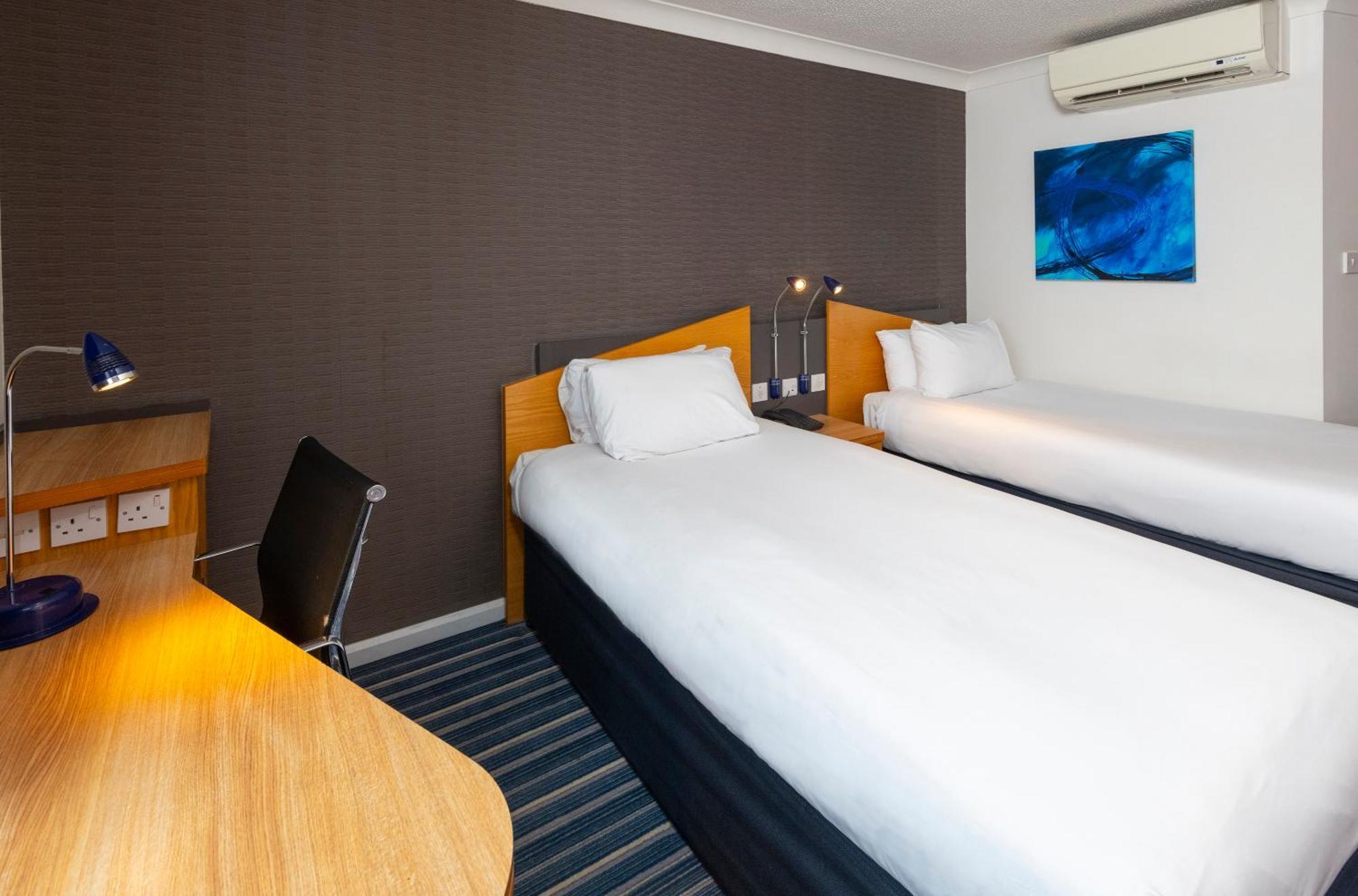 Holiday Inn Express Northampton - South By Ihg Exteriér fotografie